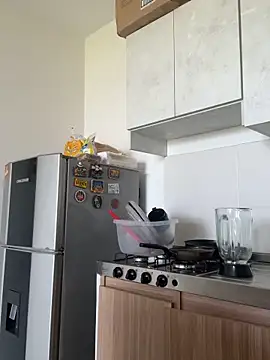 Pretty Isadora online show from December 2025 12:54:01 PM