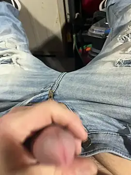 Snapshot of joeycbigcock chatting on December 2024 05:40:02 PM joeycbigcock online show from December 2024 05:40:02 PM