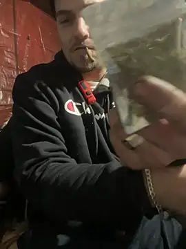 Snapshot of joeycbigcock chatting on February 2025 10:20:01 PM joeycbigcock online show from February 2025 10:20:01 PM