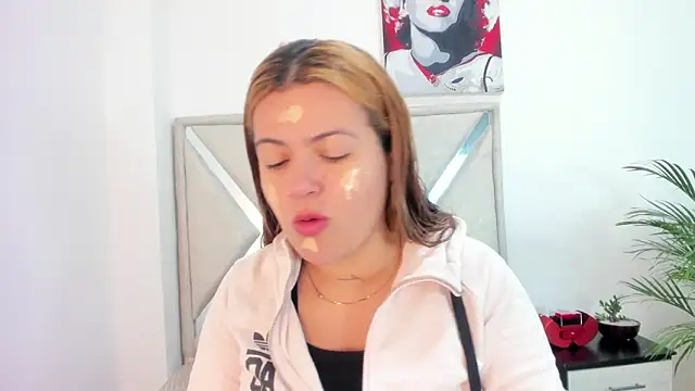 Alexandra Torress online show from February 2026 12:04:02 PM