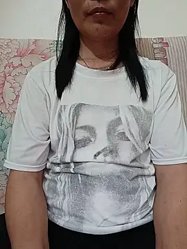 Snapshot of Asian_girl13 chatting on May 2026 02:33:01 PM Asian girl13 online show from May 2026 02:33:01 PM