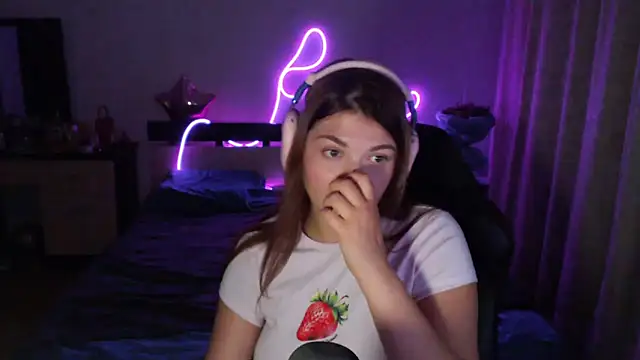 Snapshot of helengilmor chatting on September 2025 03:46:01 PM helengilmor online show from September 2025 03:46:01 PM