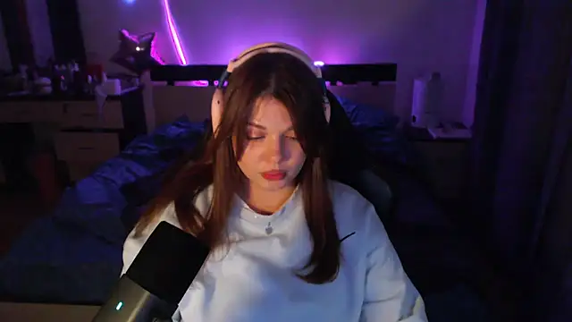 Snapshot of helengilmor chatting on November 2025 04:28:02 PM helengilmor online show from November 2025 04:28:02 PM