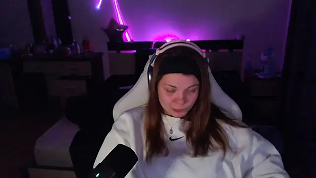 Snapshot of helengilmor chatting on December 2025 08:14:02 PM helengilmor online show from December 2025 08:14:02 PM