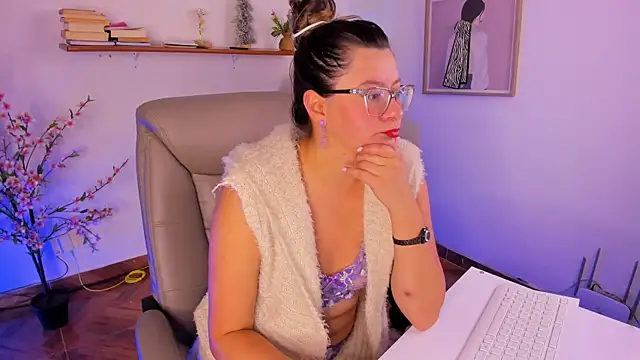 Chanelll Taylorr  online show from July 2026 09:12:02 AM