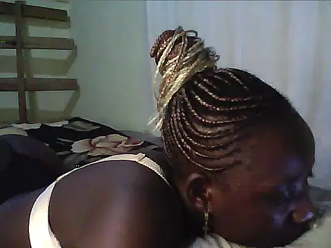 Adaline-Paris online show from April 2026 06:49:02 PM