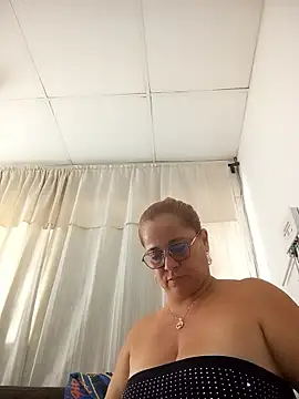 Snapshot of natally_ross21 chatting on January 2026 01:57:02 PM natally ross21 online show from January 2026 01:57:02 PM