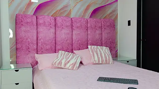 kendal rossi online show from February 2026 12:01:02 PM