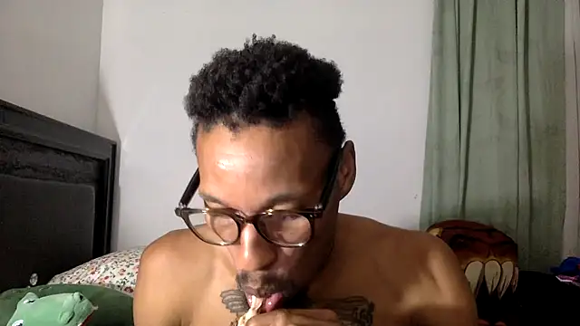 Snapshot of KingDerRico chatting on September 2025 01:05:02 AM KingDerRico online show from September 2025 01:05:02 AM