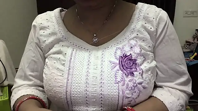 Snapshot of Gulaboo_bhabi chatting on February 2025 04:10:01 PM Gulaboo bhabi online show from February 2025 04:10:01 PM