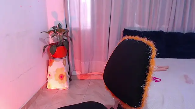 Snapshot of Zoe--khalL chatting on December 2024 10:56:02 PM Zoe--khalL online show from December 2024 10:56:02 PM