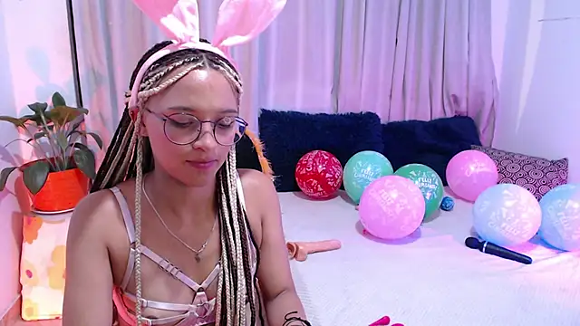 Snapshot of Zoe--khalL chatting on December 2024 05:07:01 AM Zoe--khalL online show from December 2024 05:07:01 AM