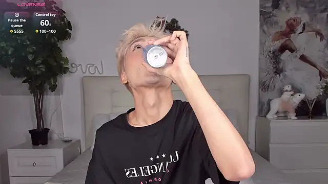 Snapshot of Felix_Rey chatting on December 2025 05:52:02 PM Felix Rey online show from December 2025 05:52:02 PM