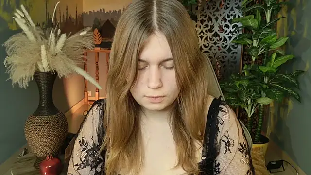 Snapshot of FioraMarmoris chatting on November 2025 06:12:01 AM FioraMarmoris online show from November 2025 06:12:01 AM