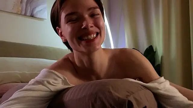 Eva Natsumi online show from March 2025 12:00:01 PM