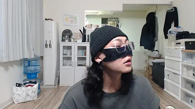 --SHUN-- online show from January 2025 01:11:01 PM