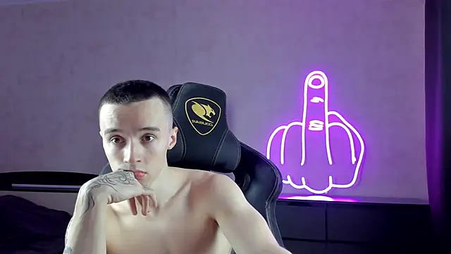 MasonWarholl online show from December 2024 06:01:02 PM