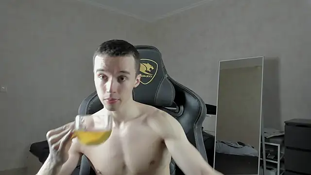 MasonWarholl online show from January 2025 06:48:01 PM