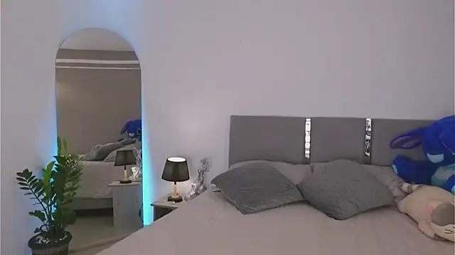 AnnyHizzle online show from September 2025 02:35:01 AM