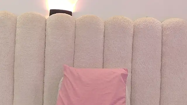 Snapshot of Juliabadlee chatting on September 2025 06:19:01 PM Juliabadlee online show from September 2025 06:19:01 PM