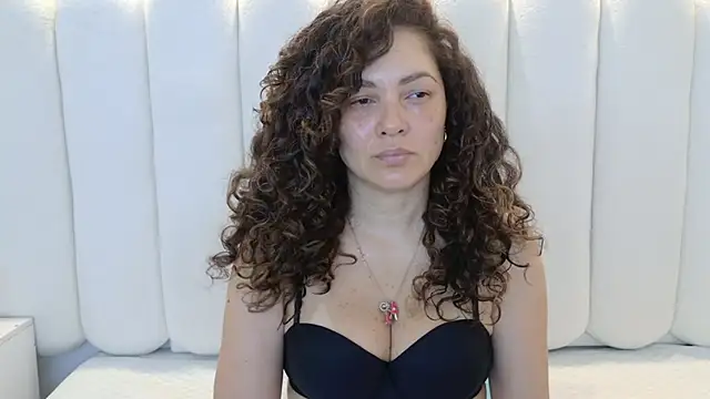 Juliabadlee online show from December 2025 08:26:01 PM