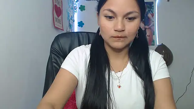 Snapshot of Zafiroweb09 chatting on December 2024 05:59:01 PM Zafiroweb09 online show from December 2024 05:59:01 PM