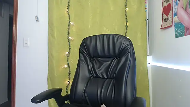 Snapshot of Zafiroweb09 chatting on January 2025 01:10:01 AM Zafiroweb09 online show from January 2025 01:10:01 AM