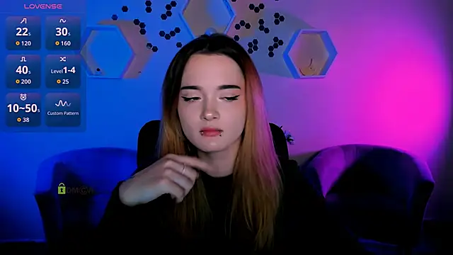 Snapshot of liana_kisses chatting on November 2025 08:00:01 PM liana kisses online show from November 2025 08:00:01 PM