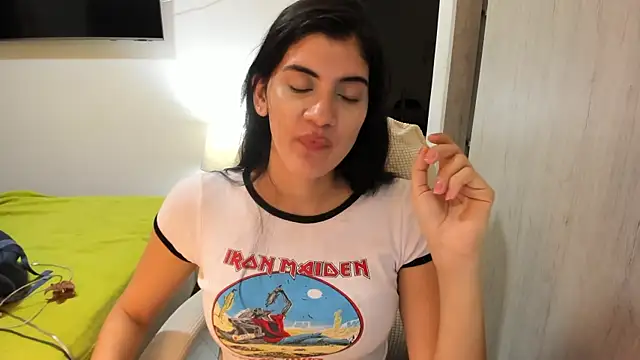 Snapshot of misstoya chatting on October 2025 12:07:02 AM misstoya online show from October 2025 12:07:02 AM