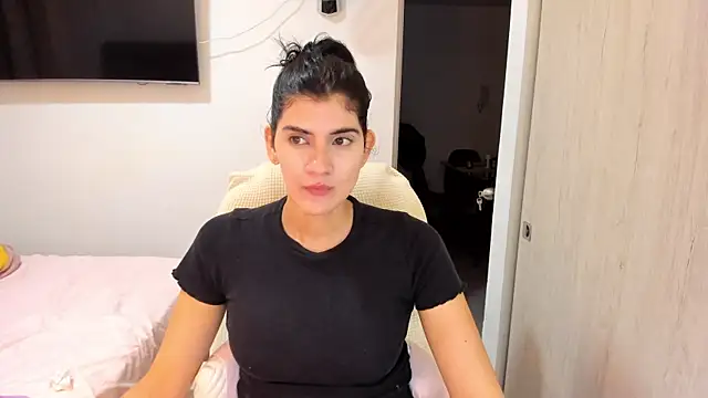 Snapshot of misstoya chatting on November 2025 10:21:02 PM misstoya online show from November 2025 10:21:02 PM