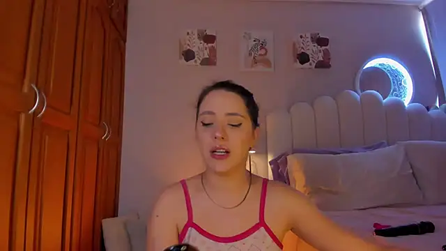 Snapshot of martinaaricci chatting on December 2025 02:54:01 PM martinaaricci online show from December 2025 02:54:01 PM