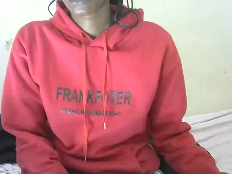 Snapshot of Pretty-emmie chatting on January 2025 06:27:01 PM Pretty-emmie online show from January 2025 06:27:01 PM