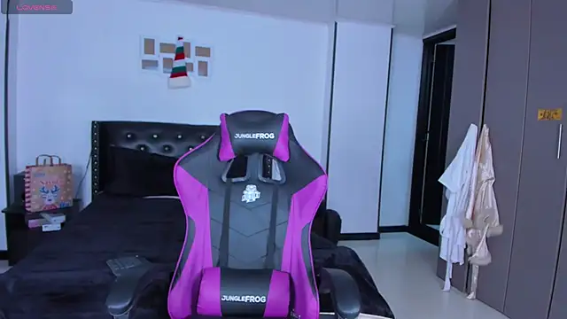 Snapshot of Meghan_As chatting on December 2024 12:56:01 PM Meghan As online show from December 2024 12:56:01 PM