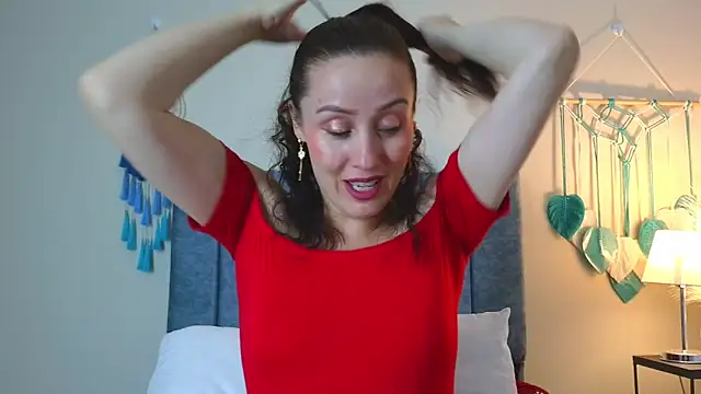 Snapshot of IberianMoonMK chatting on November 2025 02:16:01 PM IberianMoonMK online show from November 2025 02:16:01 PM