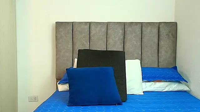 Snapshot of karina_lewis_ chatting on November 2025 03:50:01 AM karina lewis online show from November 2025 03:50:01 AM