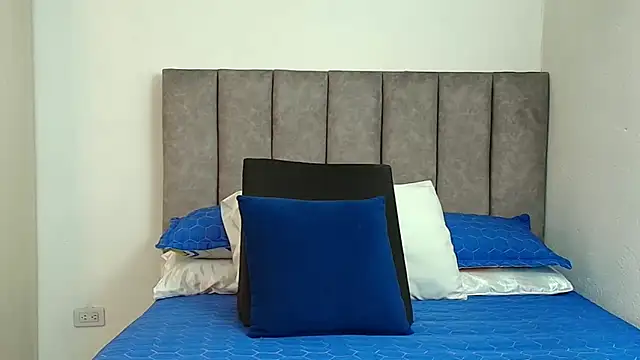 Snapshot of karina_lewis_ chatting on November 2025 03:59:02 AM karina lewis online show from November 2025 03:59:02 AM