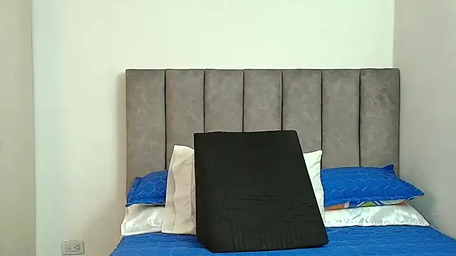 Snapshot of karina_lewis_ chatting on December 2025 04:42:02 AM karina lewis online show from December 2025 04:42:02 AM