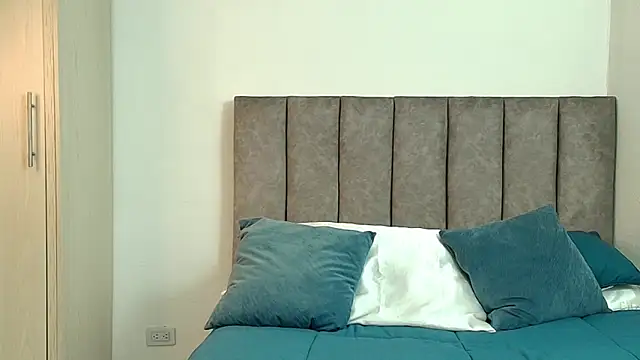 karina lewis  online show from April 2026 05:41:01 AM