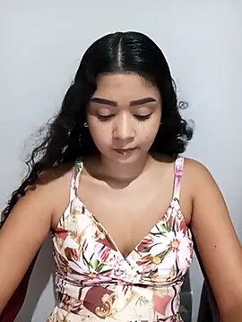 Snapshot of heleny901 chatting on November 2025 08:40:01 PM heleny901 online show from November 2025 08:40:01 PM