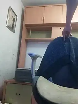 skrigul12 online show from November 2025 04:47:01 PM