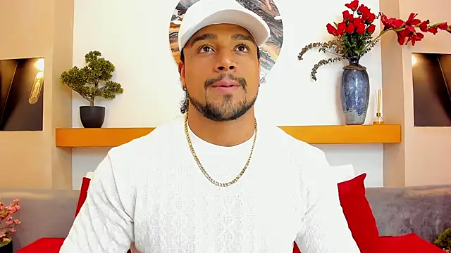 Snapshot of MikeEstevess chatting on December 2024 05:31:01 AM MikeEstevess online show from December 2024 05:31:01 AM