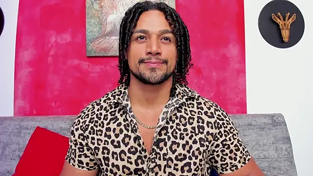 Snapshot of MikeEstevess chatting on January 2025 02:56:01 AM MikeEstevess online show from January 2025 02:56:01 AM