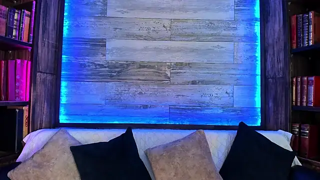 Snapshot of MikeEstevess chatting on January 2025 11:43:02 PM MikeEstevess online show from January 2025 11:43:02 PM