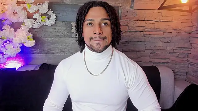 Snapshot of MikeEstevess chatting on February 2025 06:23:01 PM MikeEstevess online show from February 2025 06:23:01 PM