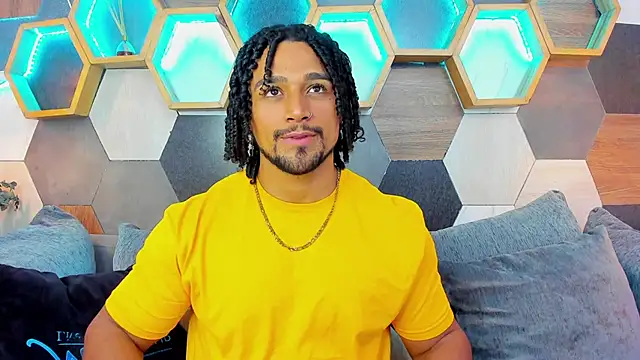 Snapshot of MikeEstevess chatting on March 2025 01:58:01 AM MikeEstevess online show from March 2025 01:58:01 AM