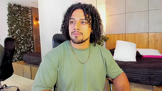 Snapshot of MikeEstevess chatting on March 2025 07:30:02 AM MikeEstevess online show from March 2025 07:30:02 AM