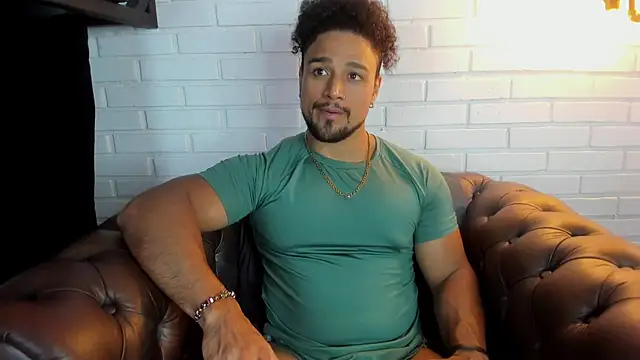 Snapshot of MikeEstevess chatting on March 2025 09:46:02 PM MikeEstevess online show from March 2025 09:46:02 PM