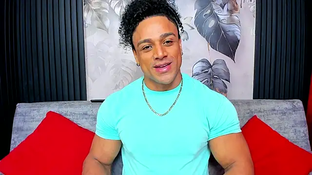 Snapshot of MikeEstevess chatting on September 2025 06:04:02 AM MikeEstevess online show from September 2025 06:04:02 AM