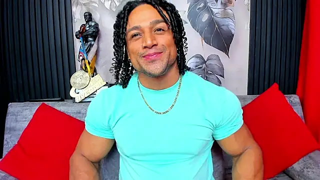 Snapshot of MikeEstevess chatting on October 2025 02:11:01 AM MikeEstevess online show from October 2025 02:11:01 AM