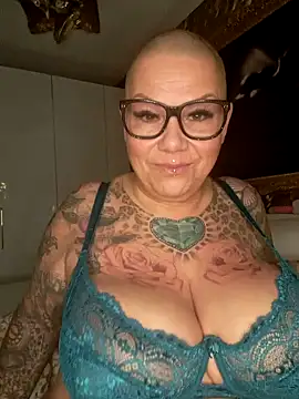 Snapshot of gepiercte_nippel chatting on December 2024 12:25:01 AM gepiercte nippel online show from December 2024 12:25:01 AM